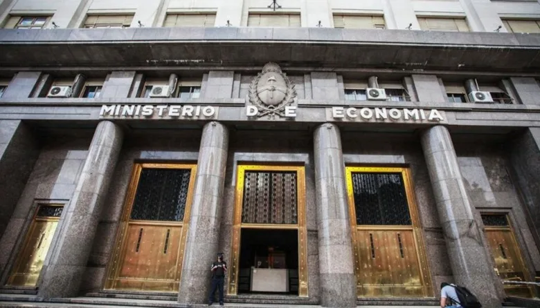 descubre el déficit estatal registrado en julio, con análisis de las causas principales y su impacto en la economía nacional. información actualizada y detallada para comprender las finanzas públicas.