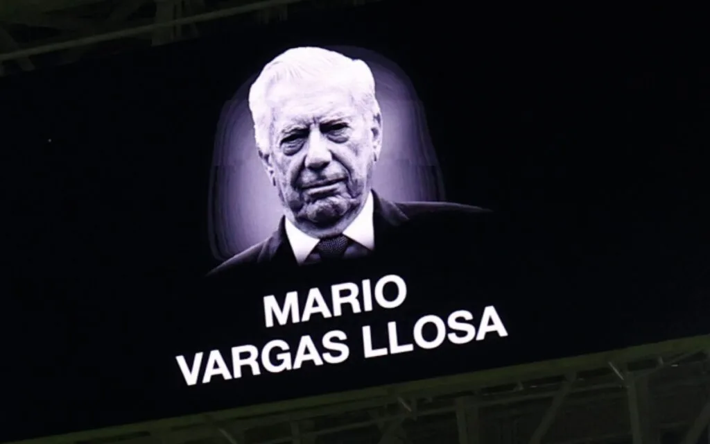 descubre cómo se rinde homenaje a vargas llosa, celebrando su trayectoria literaria, su influencia en la literatura hispanoamericana y los reconocimientos a su brillante carrera como escritor.
