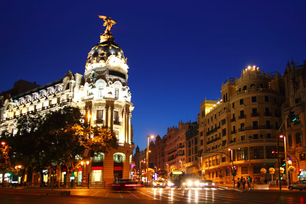 descubre cómo madrid destaca en europa por su historia, su cultura vibrante y su papel clave en la economía y el turismo del continente.