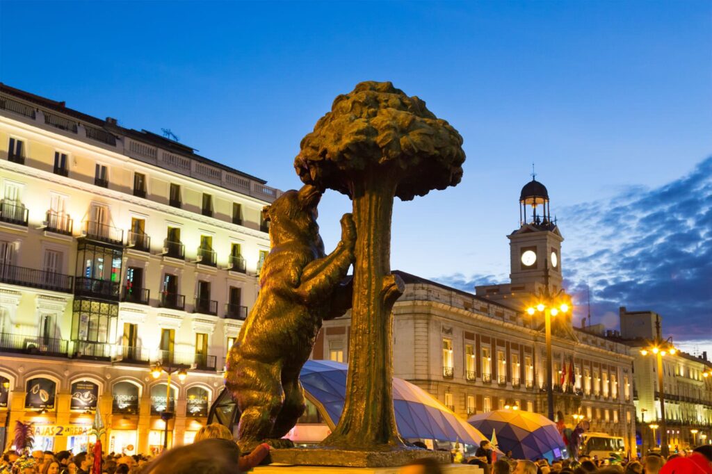 en julio, madrid alcanzó un récord con 2,3 millones de estancias hoteleras, consolidándose como uno de los destinos turísticos más populares de españa. descubre las razones detrás de este crecimiento y lo que madrid ofrece a sus visitantes.