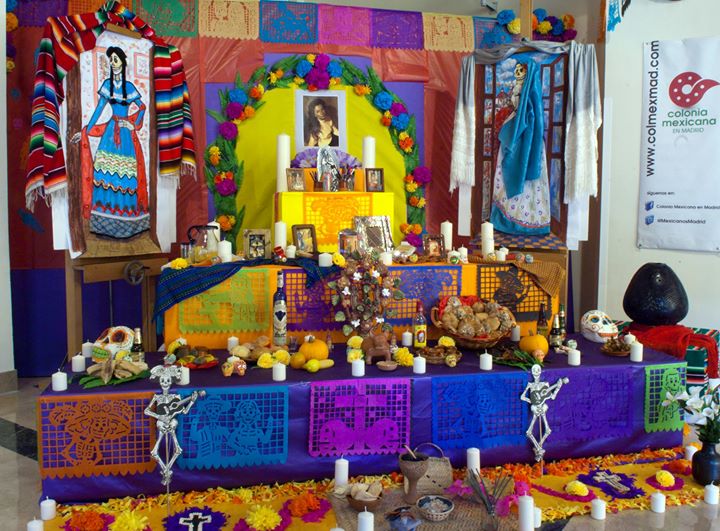 descubre el altar de muertos 2025 en madrid: vive la tradición mexicana con ofrendas, flores, música y cultura. eventos, fechas y toda la información para celebrar el día de muertos en la capital española.