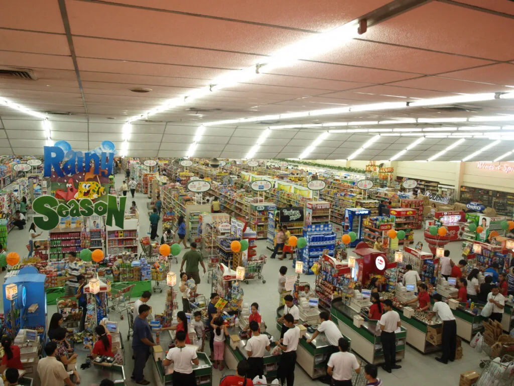 descubre cómo los extranjeros pueden comprar viviendas en madrid. guía actualizada con consejos legales, requisitos y oportunidades para invertir en la capital española.