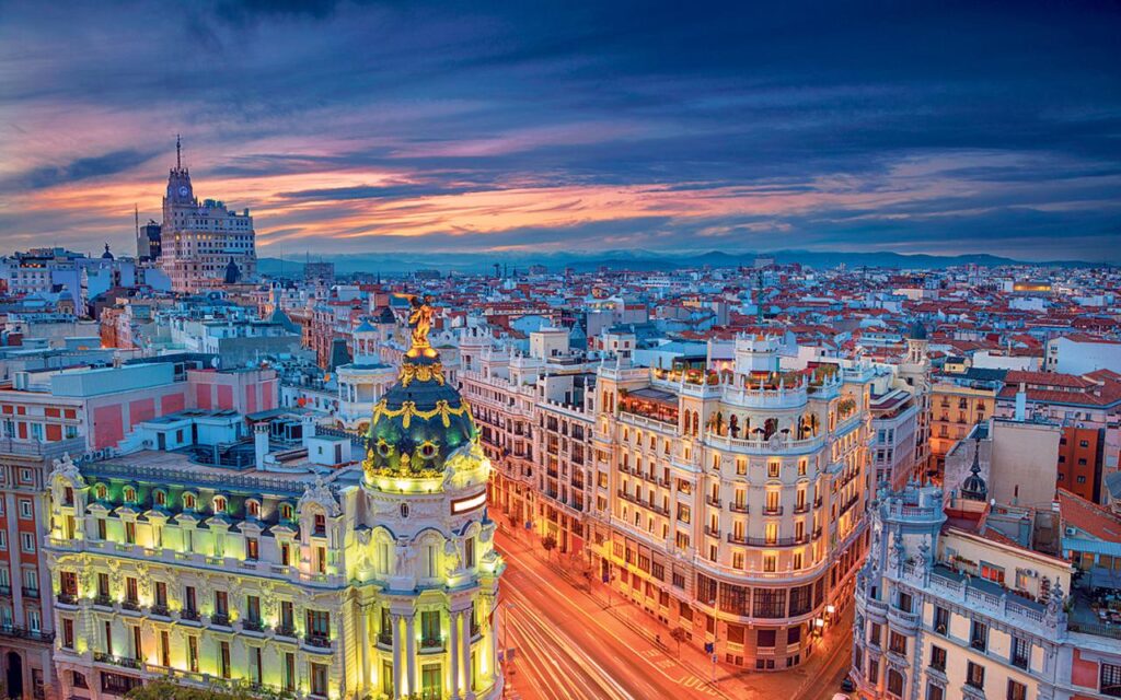 descubre cómo madrid está estimulando su economía a través de la creación de nuevos distritos industriales, fomentando el crecimiento empresarial y la generación de empleo en la ciudad.