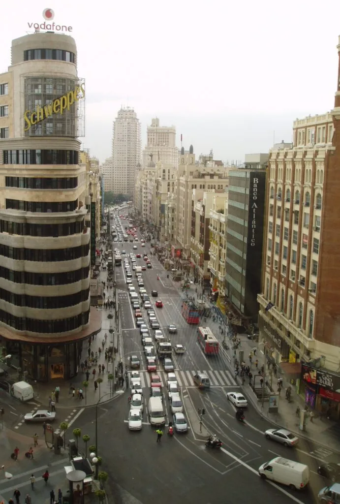 descubre por qué madrid se posiciona como líder europeo para empresas midcap, ofreciendo oportunidades únicas de crecimiento, innovación y conexiones empresariales estratégicas en el corazón de europa.
