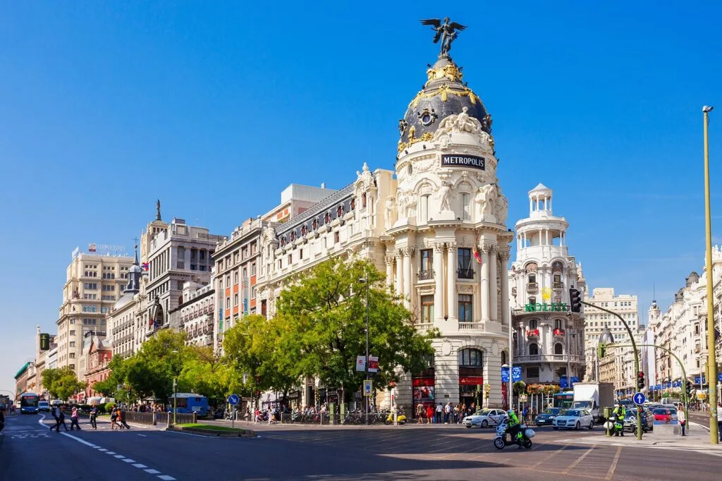 descubre madrid como destino de turismo deportivo: eventos internacionales, instalaciones de primer nivel y una ciudad vibrante para los amantes del deporte. ¡vive la pasión deportiva en madrid!
