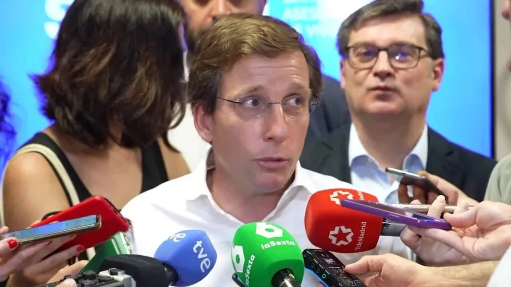 el psoe critica al alcalde almeida por silenciar las cámaras durante la protesta por gaza, cuestionando la transparencia y el derecho a la información en madrid.