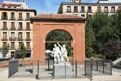 descubre el proceso de revitalización de la plaza dos de mayo, un proyecto que transforma este emblemático espacio en un punto de encuentro moderno e inclusivo para la comunidad.