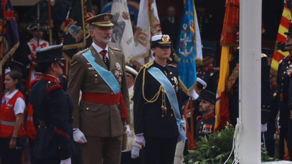 descubre cómo se garantiza la seguridad durante el desfile del 12 de octubre en madrid, con medidas especiales y protocolos para proteger a asistentes y participantes en el evento nacional.