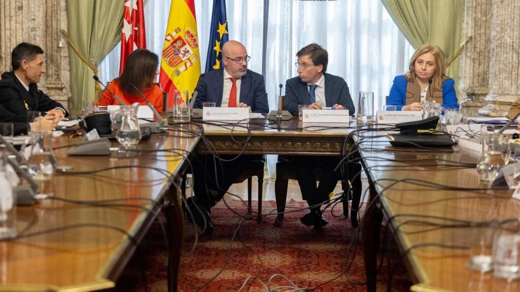 servicio de vigilancia especializada en armas blancas en madrid. protección, control y seguridad ante situaciones de riesgo. profesionales certificados para garantizar tu tranquilidad.