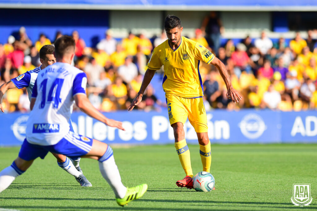 alcorcón consigue una victoria importante en santo domingo enfrentándose a tarazona en un partido emocionante.