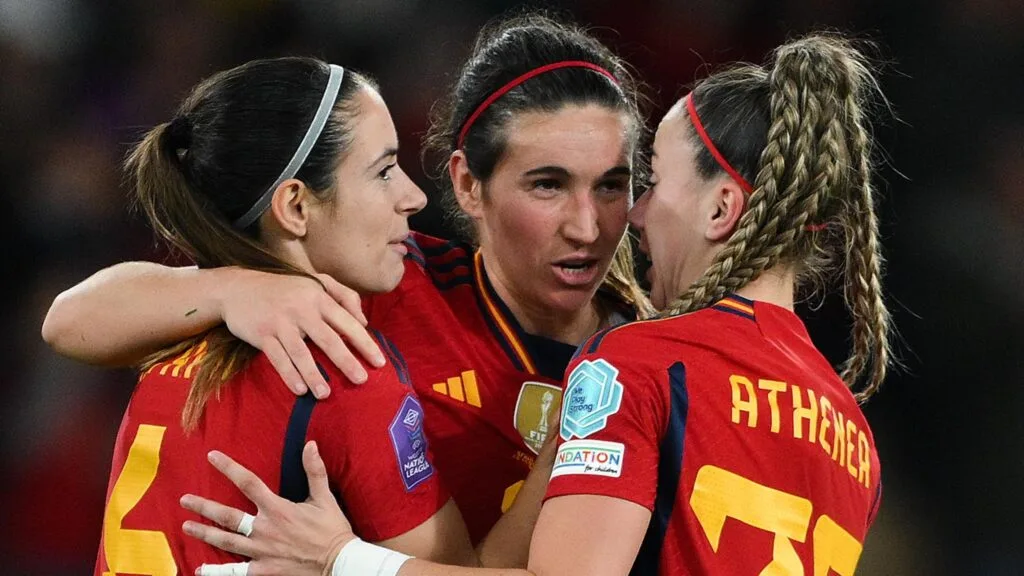 ayuso anuncia que la final de la uefa women’s nations league 2025 se celebrará en madrid, destacando la importancia del evento para la ciudad y el impulso al deporte femenino.