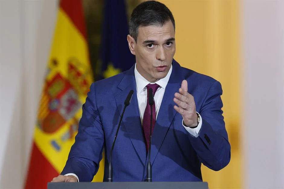descubre las perspectivas de crecimiento de la economía española para 2025 y cómo afectarán a los diferentes sectores y al mercado laboral.