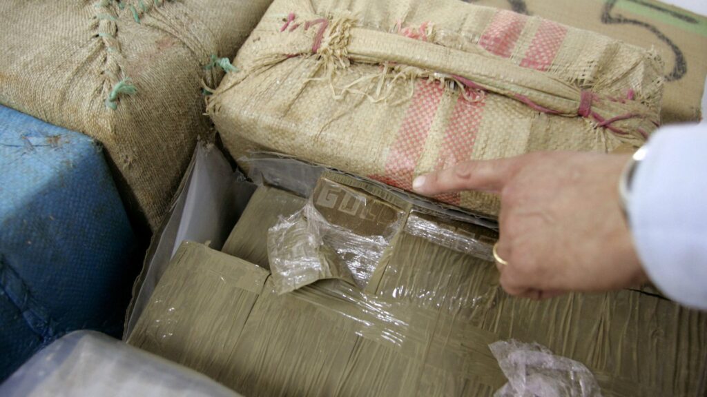 descubre cómo las autoridades desarticularon una organización que distribuía la 'droga de los pobres', un fármaco ilegal que afecta gravemente a las comunidades vulnerables.