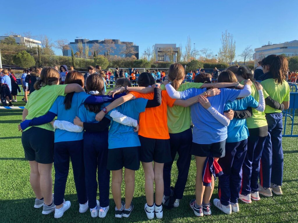 descubre la participación de estudiantes en el emocionante cross de hortaleza, una carrera que promueve el deporte y la convivencia en la comunidad educativa.