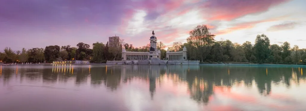 descubre la experiencia avatar en madrid: sumérgete en un mundo fascinante de realidad virtual inspirado en la exitosa película. vive aventuras únicas llenas de emoción y tecnología para todas las edades. ¡no te lo pierdas!