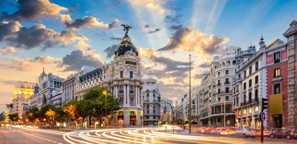 madrid solicita la exención del iva para autónomos con bajos ingresos, apoyando a pequeños emprendedores y facilitando su desarrollo económico.