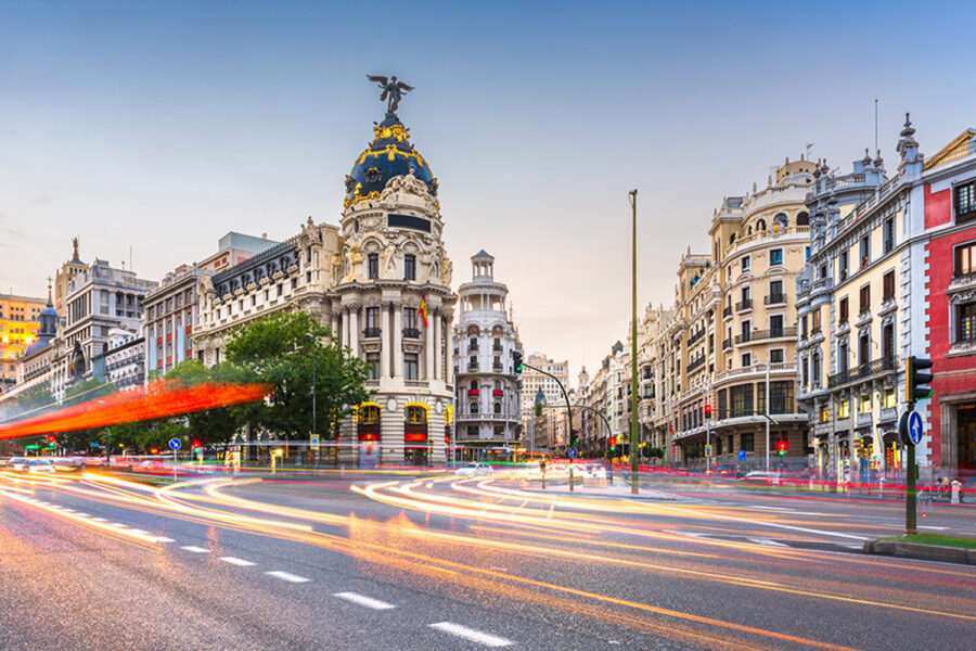 madrid impulsa la inclusión laboral priorizando empleos para personas con discapacidad, promoviendo igualdad y oportunidades para todos.