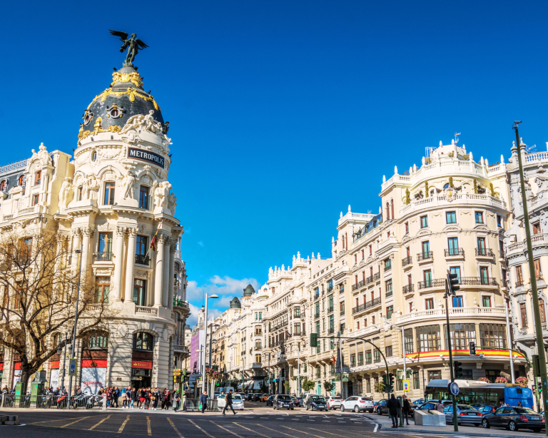 madrid atrae el 80% de la inversión proveniente de oriente medio, consolidándose como un destino clave para los capitales internacionales y el desarrollo económico.