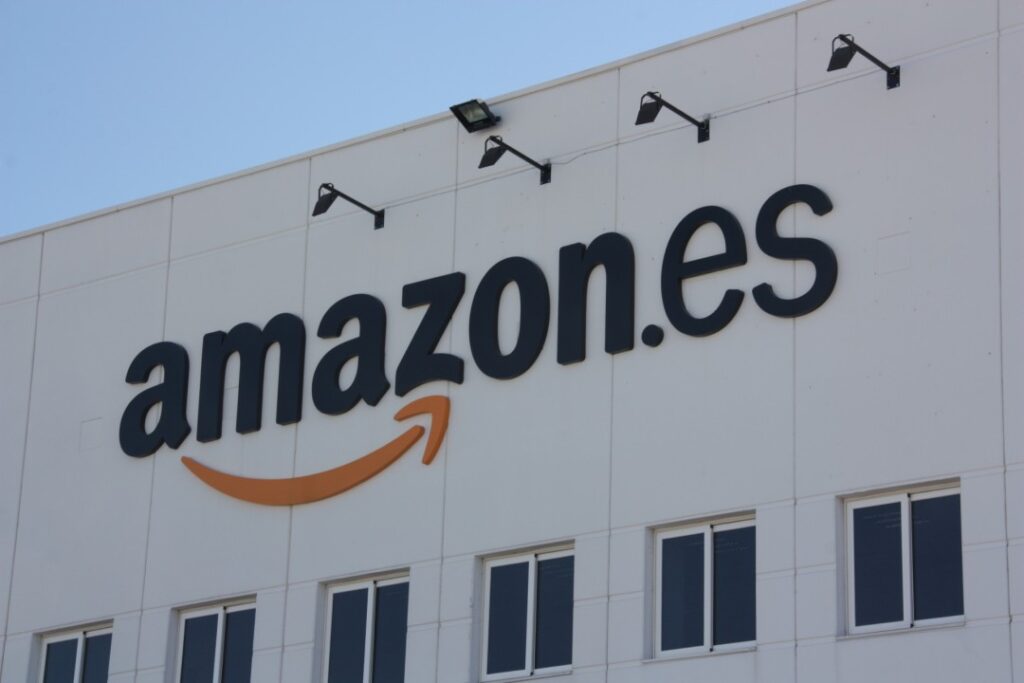 descubre las últimas noticias sobre la reducción laboral en amazon españa, su impacto en los empleados y las posibles consecuencias para el sector logístico en el país.