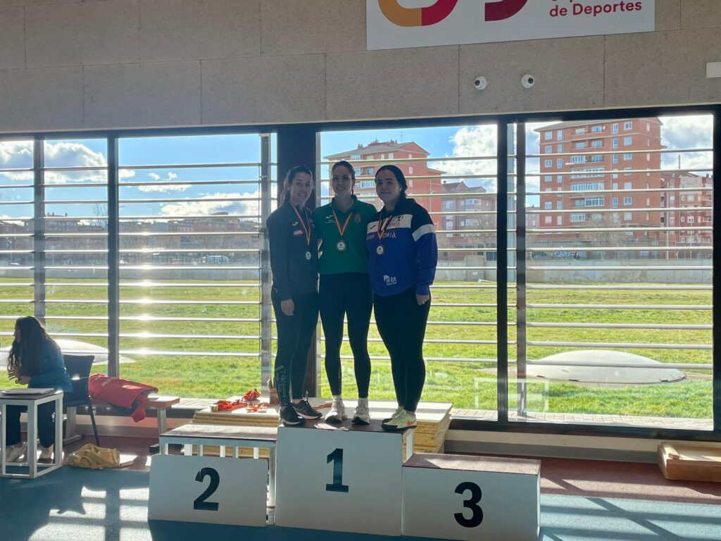 victoria sanse triunfa en hapkido con 2 medallas de oro y 1 de bronce, demostrando su gran habilidad y dedicación en la competencia.