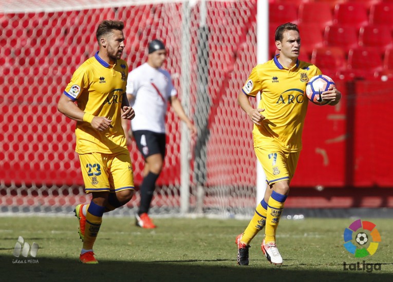 alcorcón pierde la victoria ante betis a pesar de dominar gran parte del partido. un encuentro intenso donde el control no bastó para obtener los tres puntos.