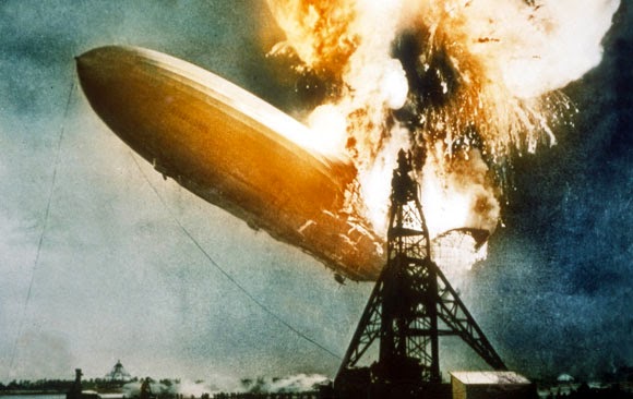 descubre cómo la alerta de crisis financiera del hindenburg omen puede anticipar posibles caídas del mercado y qué medidas tomar para proteger tus inversiones.