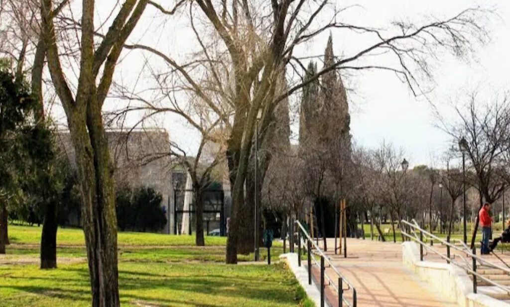 el cerro almodóvar se transforma con una inversión de 1 millón de euros del ayuntamiento, mejorando infraestructuras y espacios para la comunidad.