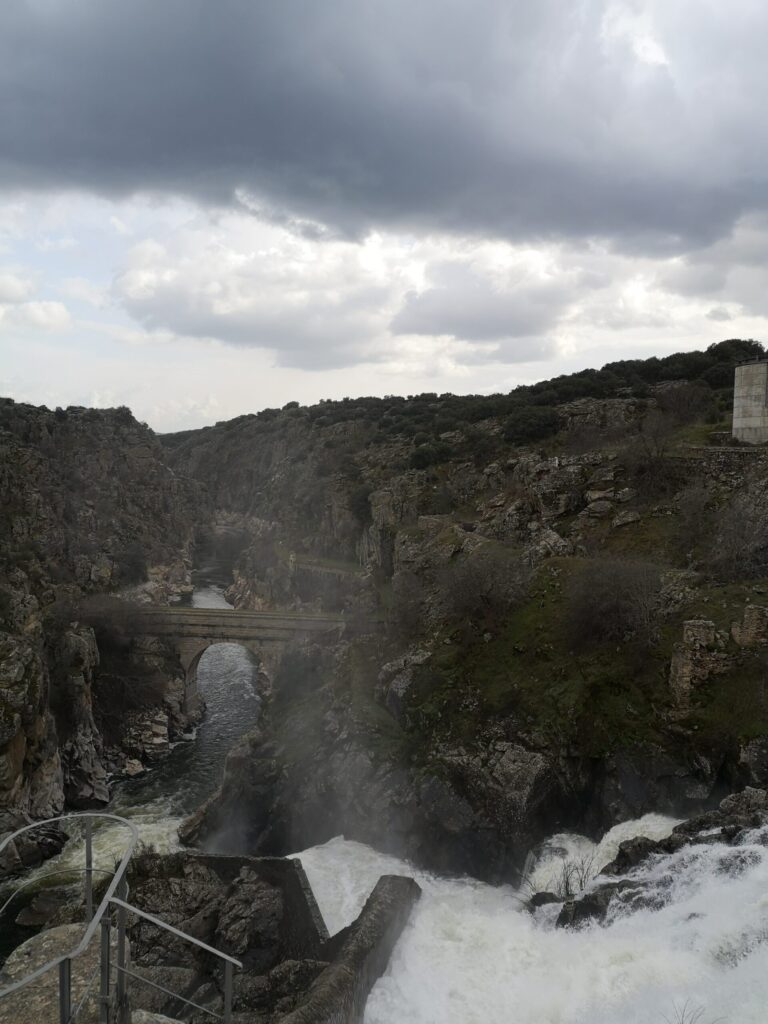 descubre cómo gestionar el control de acceso en la sierra de madrid durante el invierno para garantizar seguridad y movilidad en condiciones adversas.