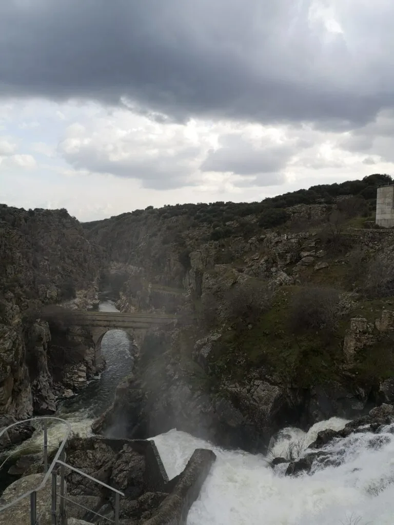 descubre cómo gestionar el control de acceso en la sierra de madrid durante el invierno para garantizar seguridad y movilidad en condiciones adversas.