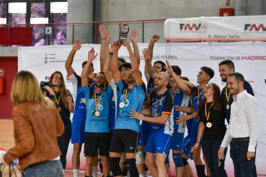 pinto recibe la copa príncipe de voleibol 2026 en una emocionante ceremonia que celebra el talento y la pasión por el deporte.