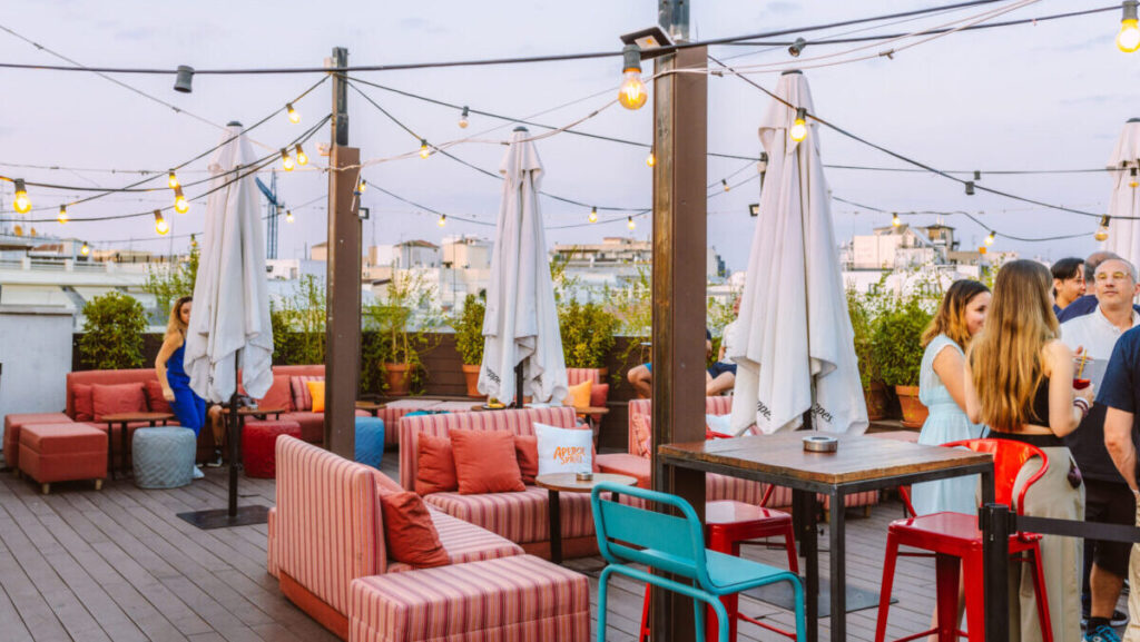 descubre los mejores planes para el puente en madrid, combinando cultura y la magia de la navidad. disfruta de eventos, exposiciones y actividades festivas en la capital española.