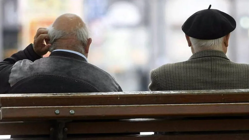 descubre cómo el nuevo cálculo del ipc puede causar una reducción encubierta en las pensiones y qué implica esto para los beneficiarios.