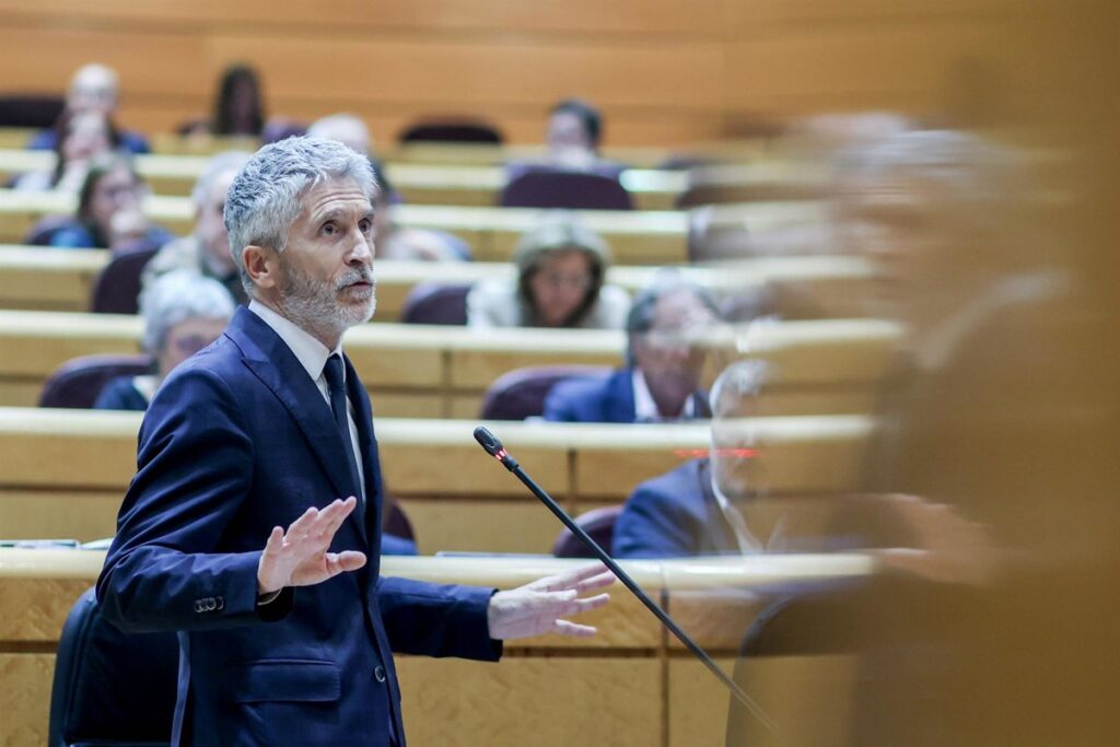 almeida solicita una reunión con marlaska para abordar el bloqueo del sistema viogén y mejorar la gestión de la violencia de género.