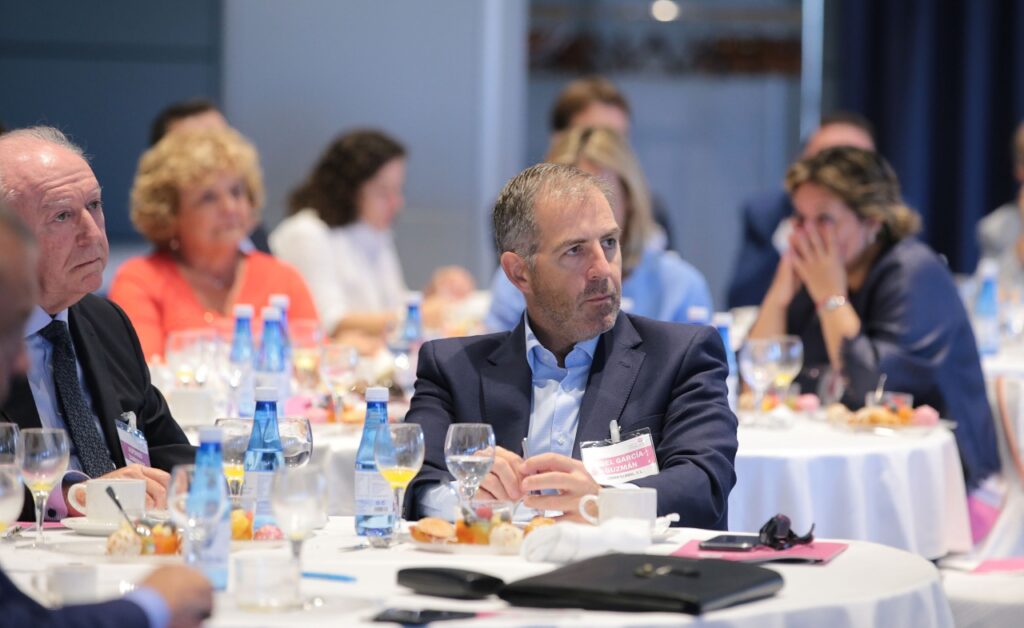 caixabank lanza 'family governance', una solución innovadora para gestionar y fortalecer la unión y el legado de familias empresariales.