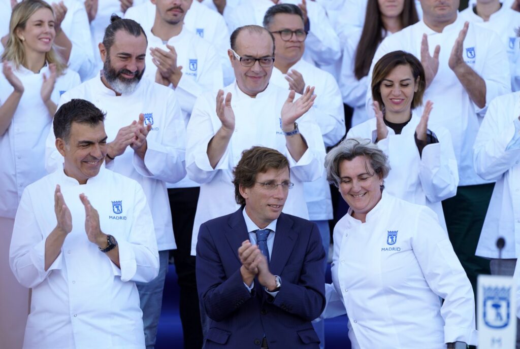 descubre a fernando del cerro, el nuevo embajador gastronómico de madrid, y su pasión por la cocina tradicional y moderna que representa la esencia culinaria de la ciudad.