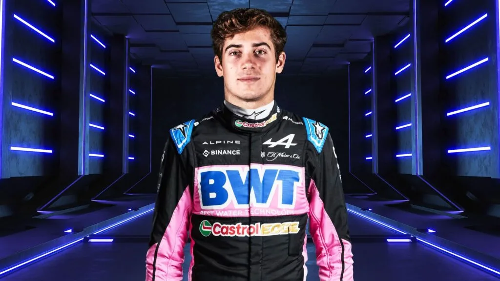 descubre cómo indra y alpine utilizan datos e inteligencia artificial en la f1 para optimizar el rendimiento y la estrategia en carreras de alta velocidad.
