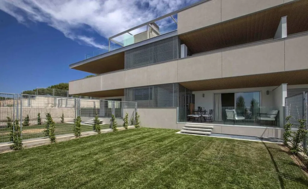 madrid inicia una nueva era urbanística después de 28 años en valdebebas, transformando el paisaje de la ciudad con innovadores proyectos y desarrollo sostenible.