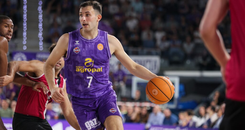 movistar estudiantes domina el partido y se clasifica para la final contra super agropal palencia, demostrando su poderío y determinación en la competición.
