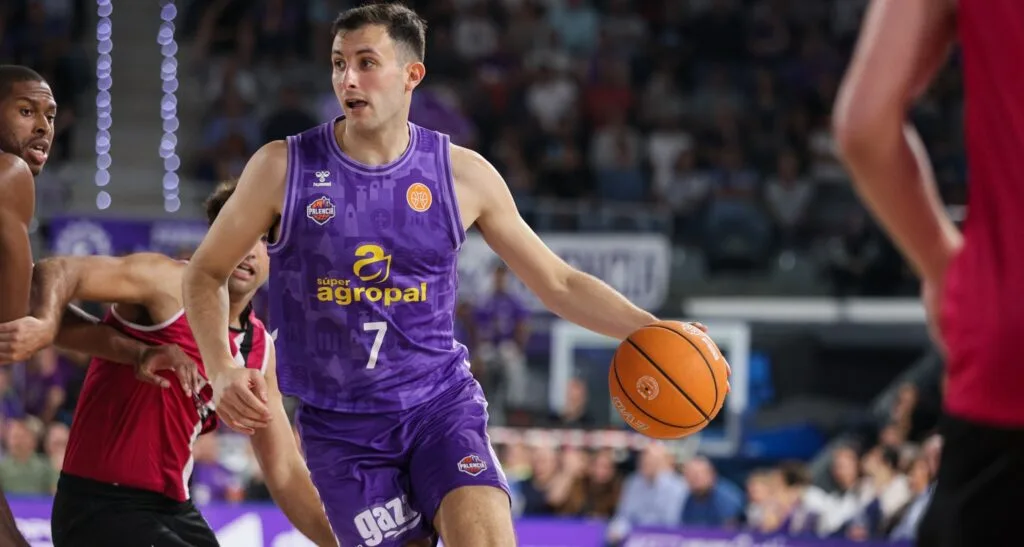 movistar estudiantes domina el partido y se clasifica para la final contra super agropal palencia, demostrando su poderío y determinación en la competición.