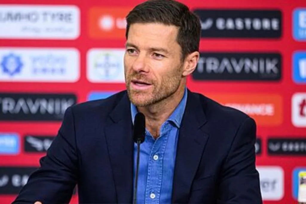 el real madrid despide a xabi alonso y nombra a álvaro arbeloa como nuevo entrenador, marcando un cambio importante en el equipo.