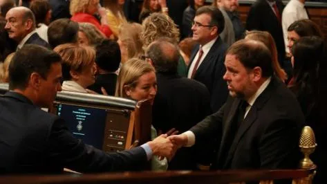 sánchez dialoga con junqueras sobre el déficit de pensiones en cataluña, abordando soluciones para garantizar la estabilidad financiera y el bienestar de los pensionistas en la región.