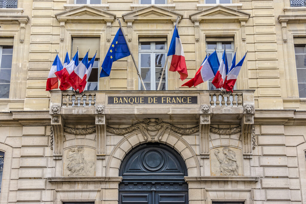 análisis del silencio del banco de españa ante la alerta emitida por el banco de francia y sus posibles implicaciones económicas.